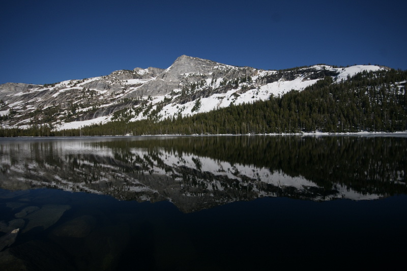 Spiegelung der Berggipfel des Yosemite NP