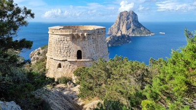 Wehrturm und Blick auf Es Vedra